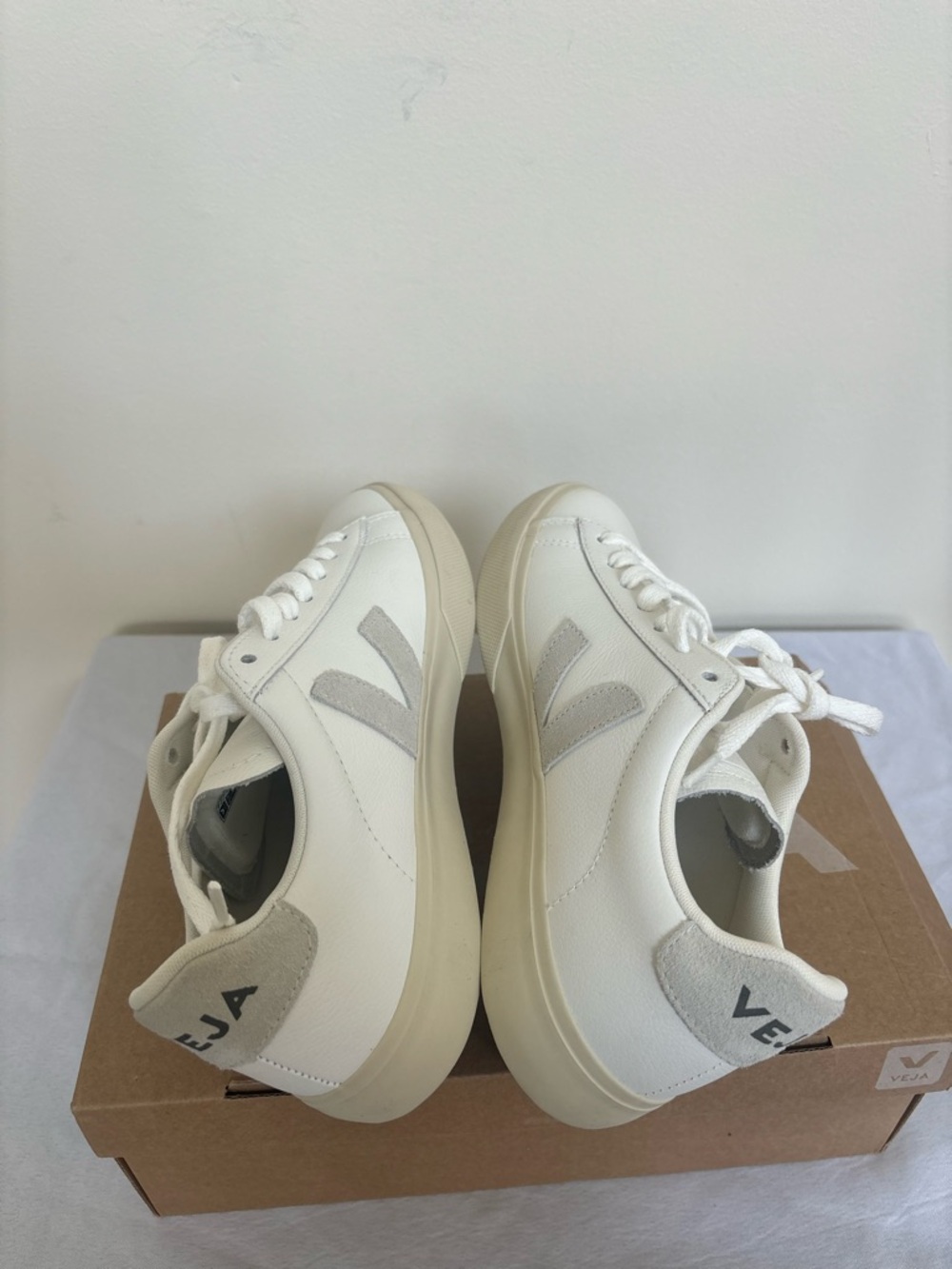 Veja Campo Leather Sneakers Sz8 Eu 39 Extra White/Natural Suede NWB - Picture 5 of 8